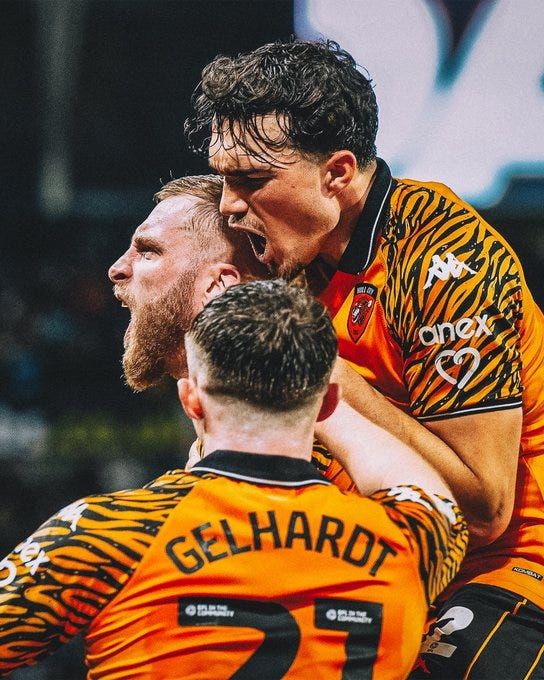 Oli McBurnie celebrates his goal with KJ and Joffy