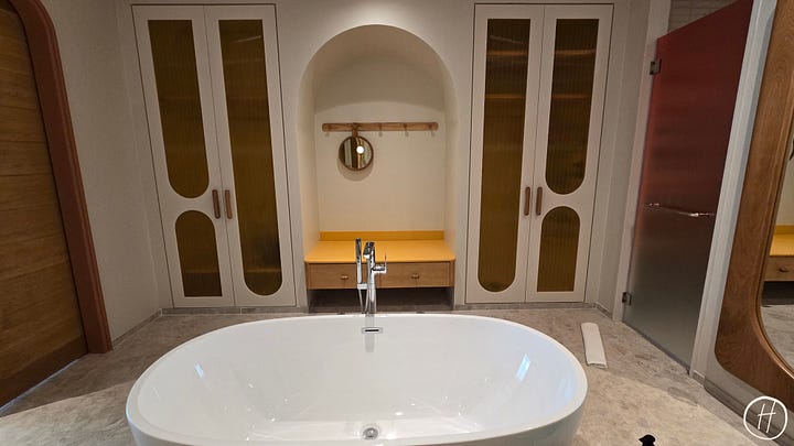 Deluxe One Bedroom Suite with Ocean View and Private Pool: Bathroom