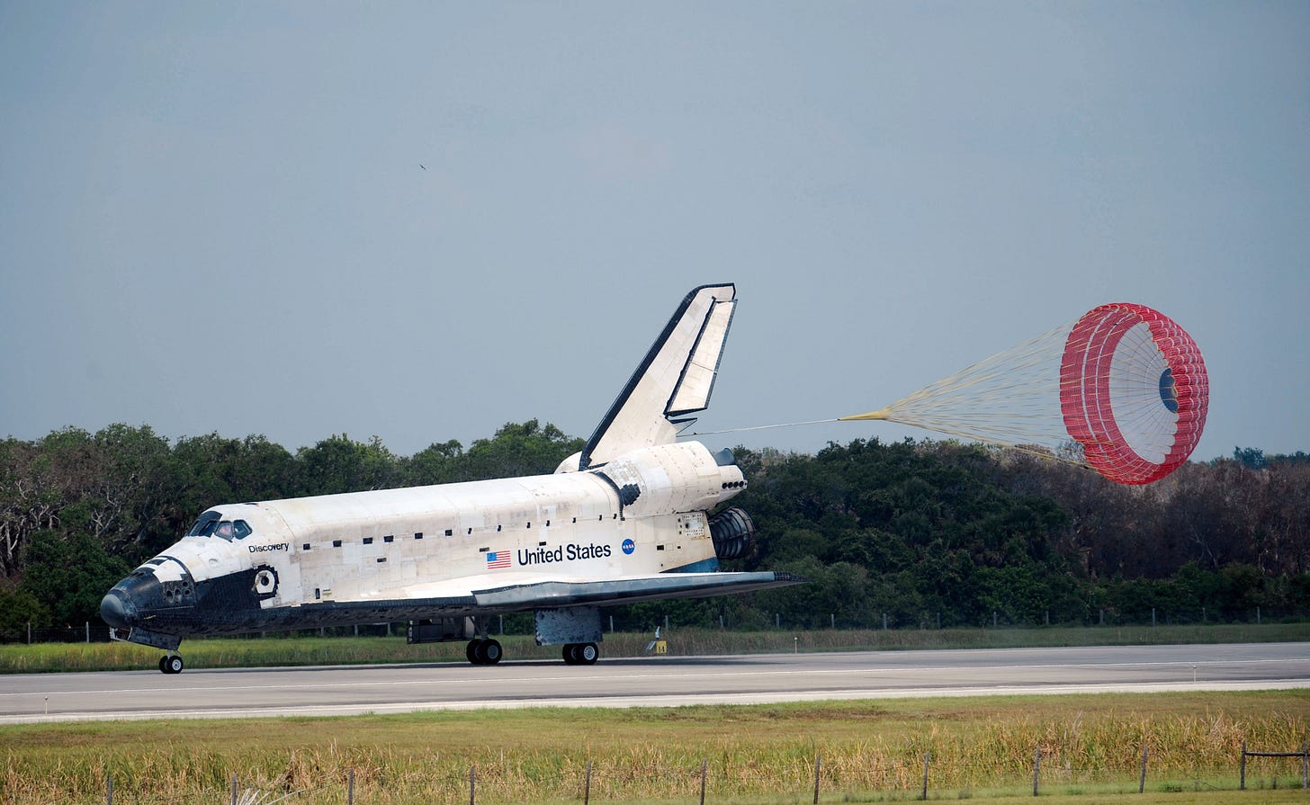 File:Space Shuttle Discovery Landing after STS-124.jpg - Wikipedia