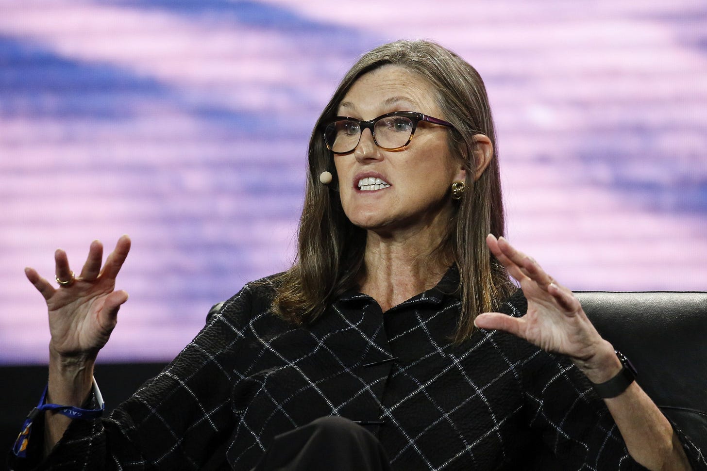 Cathie Wood lost half her Twitter investment, wants more | Fortune