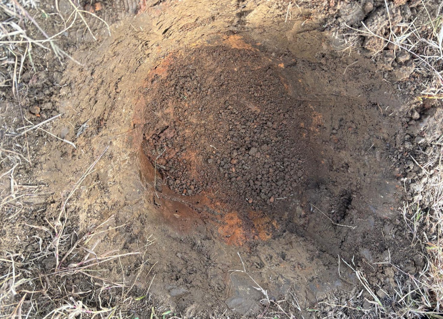 Red-orange soil indicates high iron content