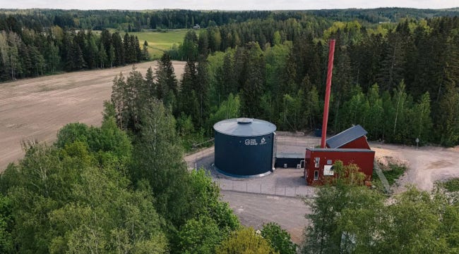 La batterie à sable de Pornainen, ressemblant à un ancien silo à grains