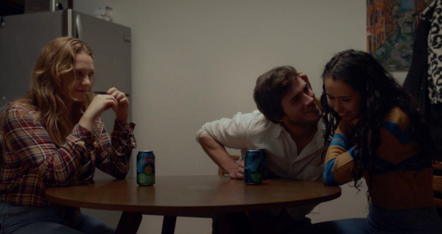 ‘This closeness’ (Kit Zauhar): los extraños se tocan - MAKMA