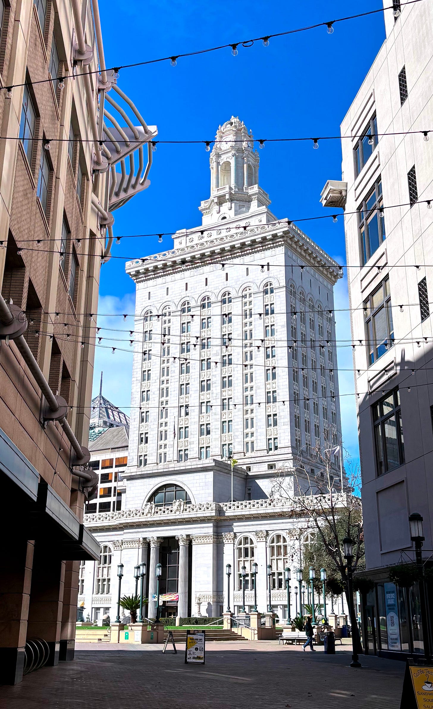 City Hall. 1 Frank Ogawa Plaza, Oakland, California, Feb. 19, 2026. (Image source: Oakland Report)