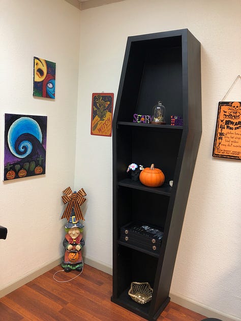 A real "pine box" for Real-Eye-Zing-Art