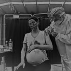 Οι κυβερνήσεις εξαπάτησαν τις γυναίκες για τα mRNA «εμβόλια»