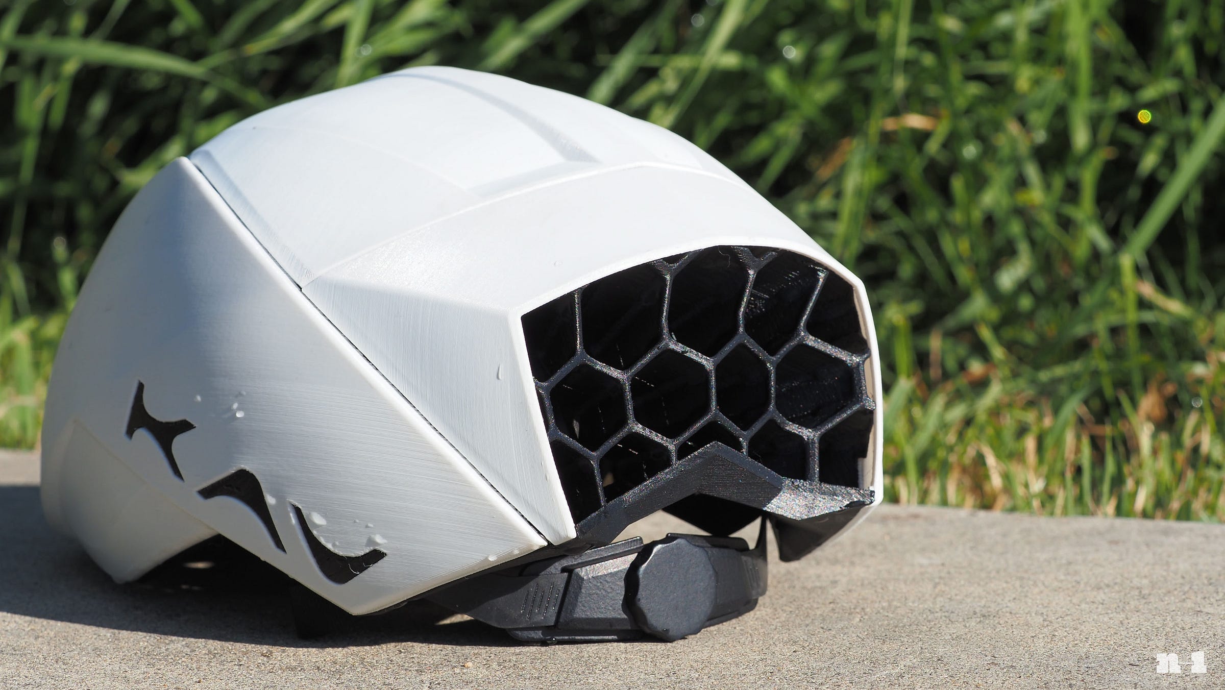 KAV Rhoan 3D-printed helmet rear exhaust port