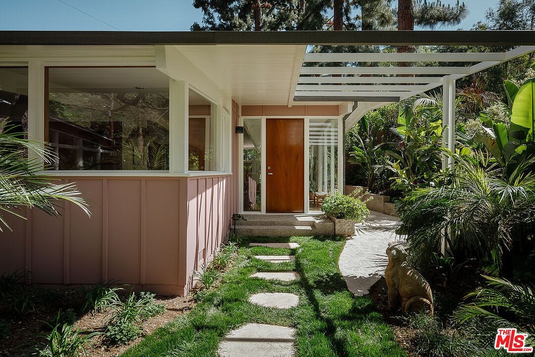 carousel photo #3 (MLS)