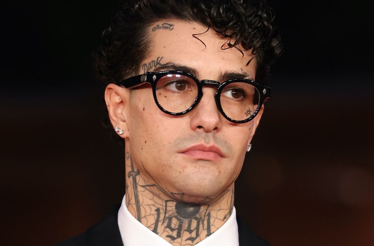 Tony Effe è il cattivo che non fa paura a nessuno