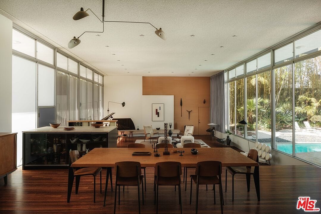 carousel photo #6 (MLS)