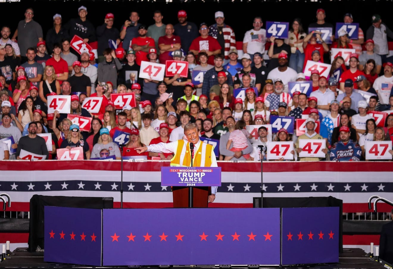 See photos from Donald Trump rally in Ashwaubenon