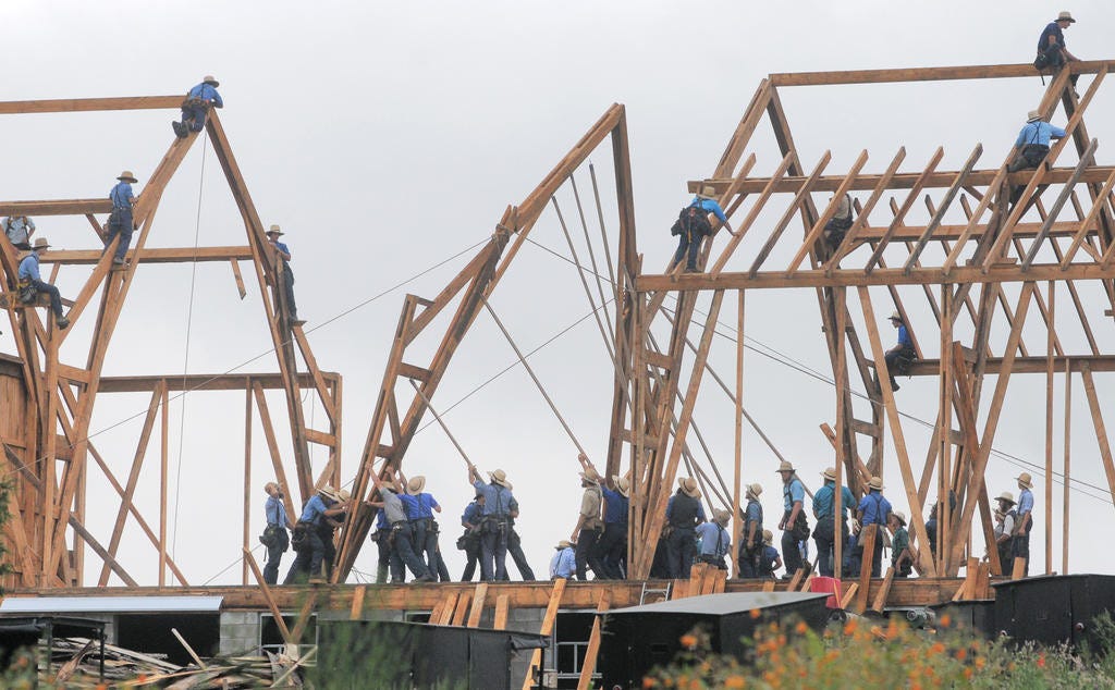 Amish barn raising | Daily Sentinel