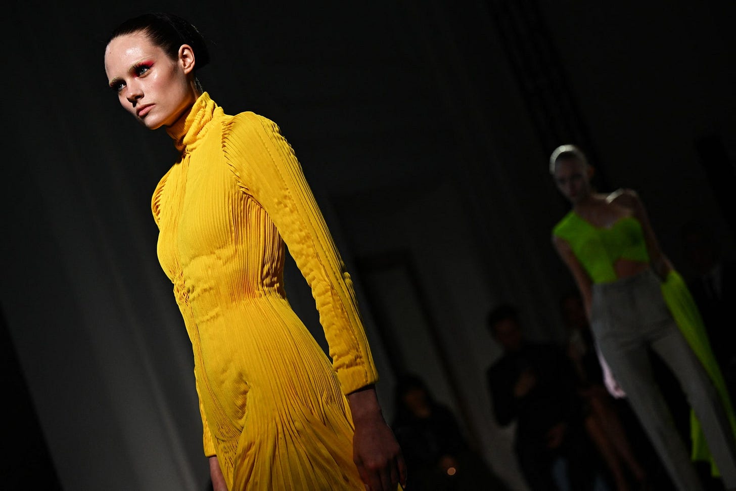 Jean Paul Gaultier By Haider Ackermann signe les looks beauté les plus  incroyables de la haute couture ! | Vogue France