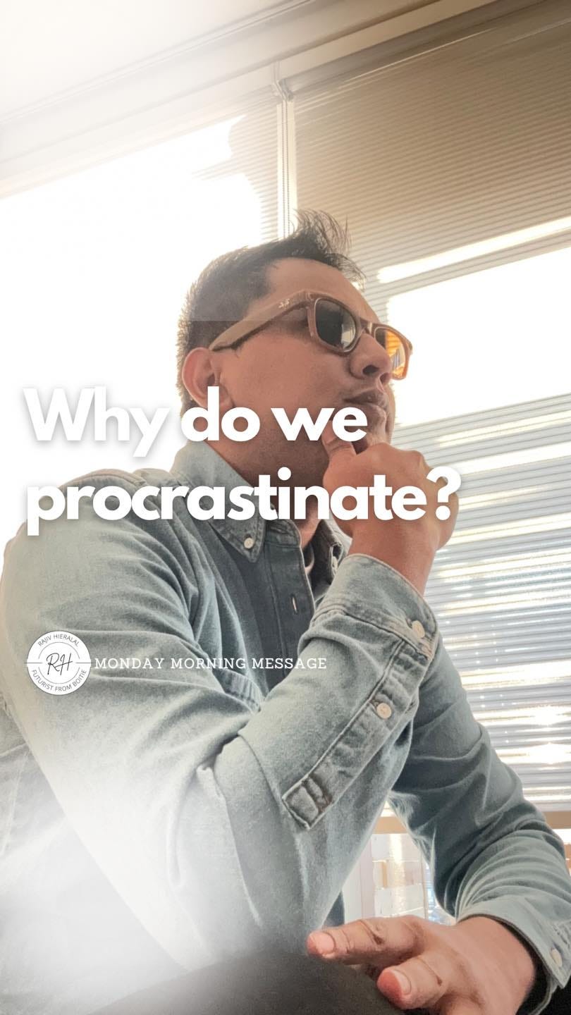 Kan een afbeelding zijn van 1 persoon en de tekst 'Why do we procrastinate? MONDAY MORNING MESSAGE MESS'
