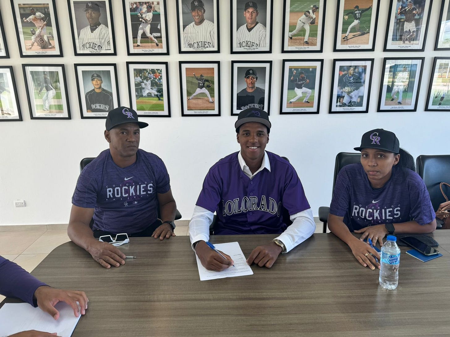 Francys Romero on X: "Cuban SS Eriel Dihigo officially signed with the  Colorado Rockies. Bonus deal: $550,000. Trained by Ray Castillo Academy.  Dihigo is a relative of HOF Martin Dihigo. He left