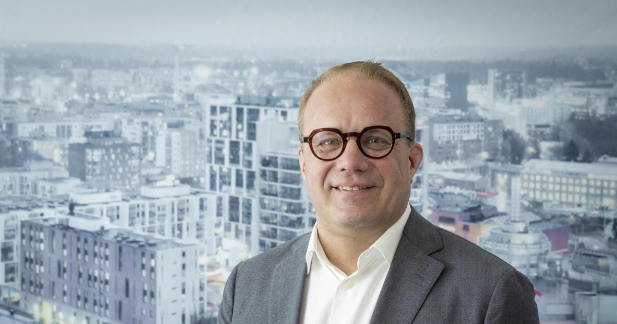 Timonen ei kuulu mihinkään puolueeseen.