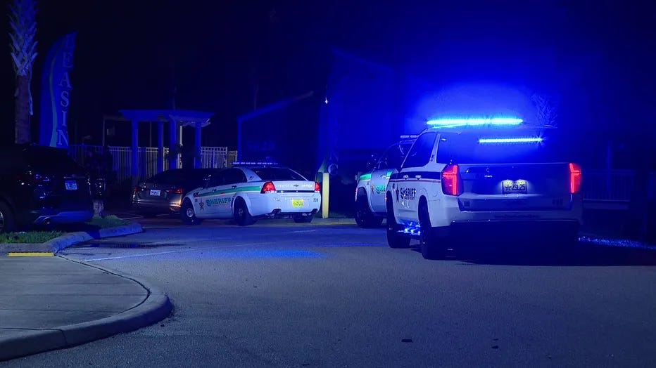 Man Drowns in Pool at Bradenton Apartment Complex During Early Morning Gathering