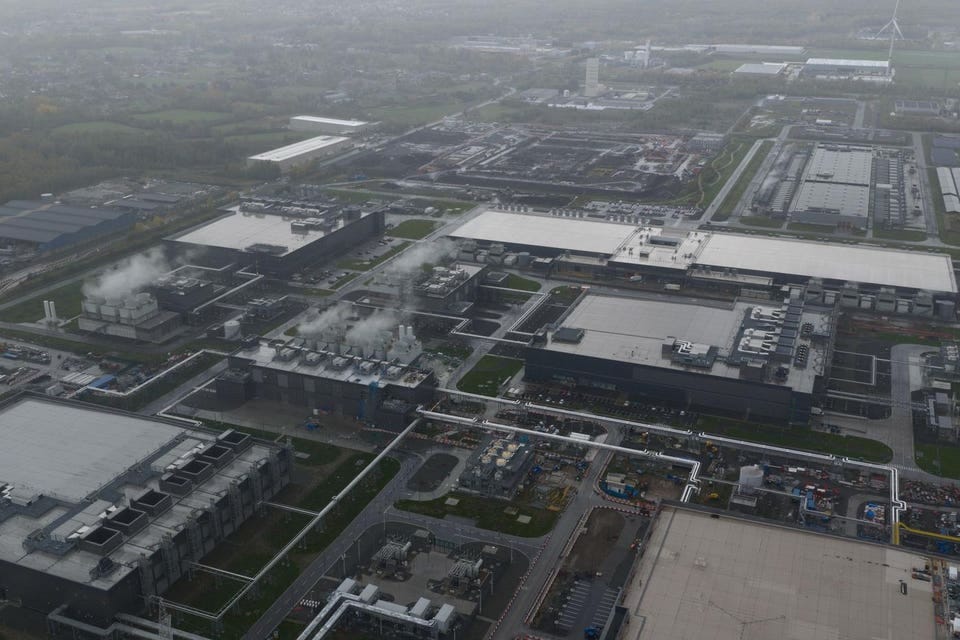 Saint Ghislain data center, digital applications, AI and artificial intelligence infrastructure. 