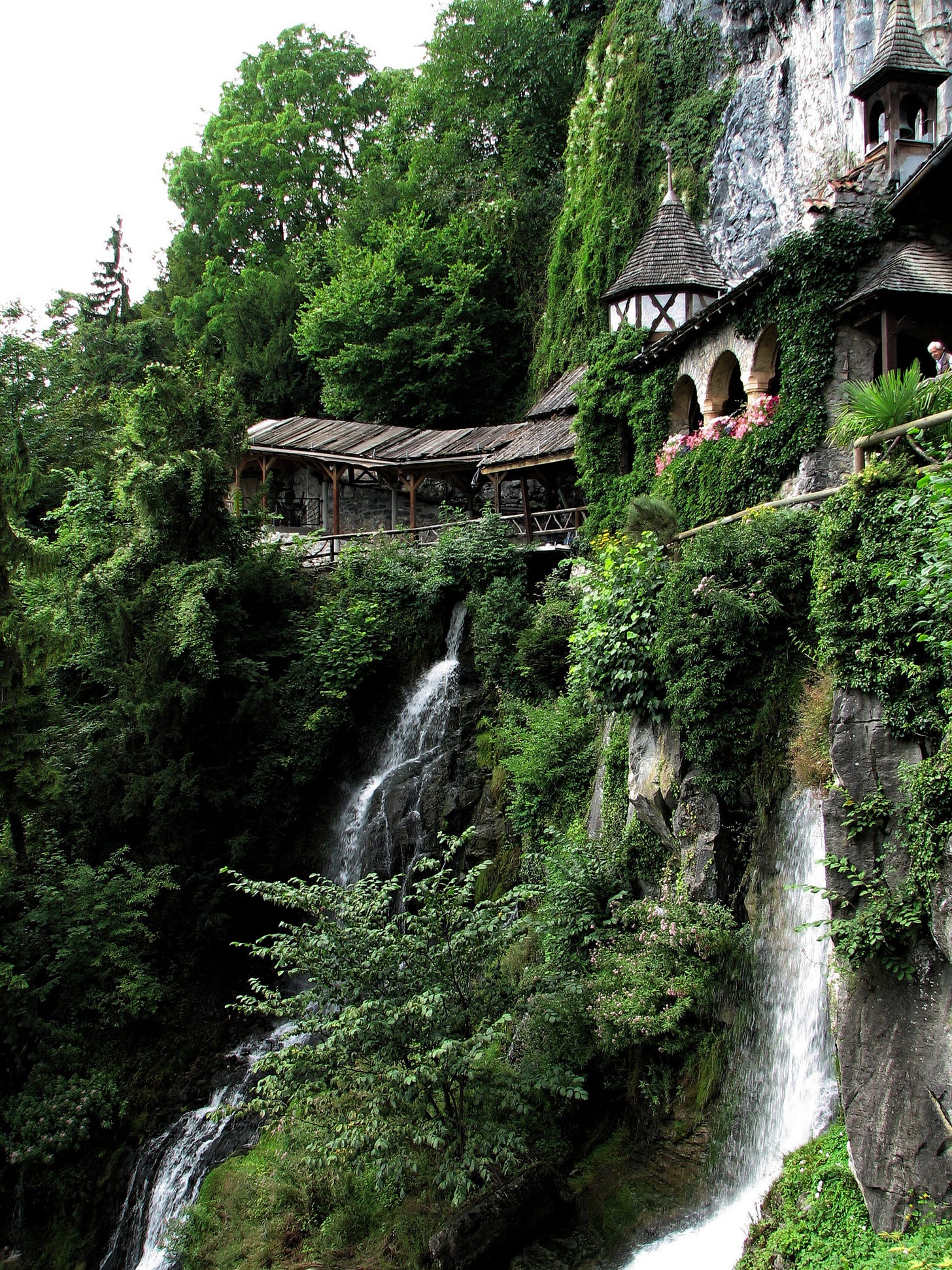 Cette eau qui tombe et nous enchante - by Madame, image size:1456x1941