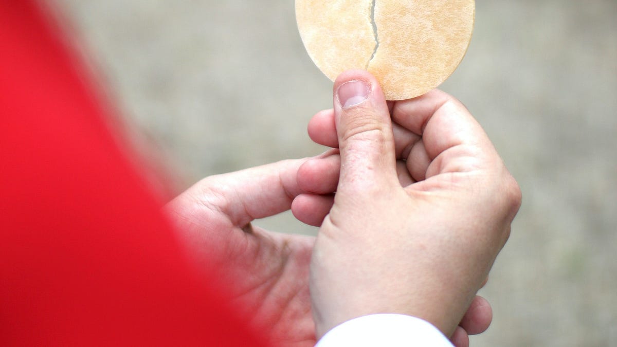 Swiss Catholics out of doghouse over Eucharistic desecration