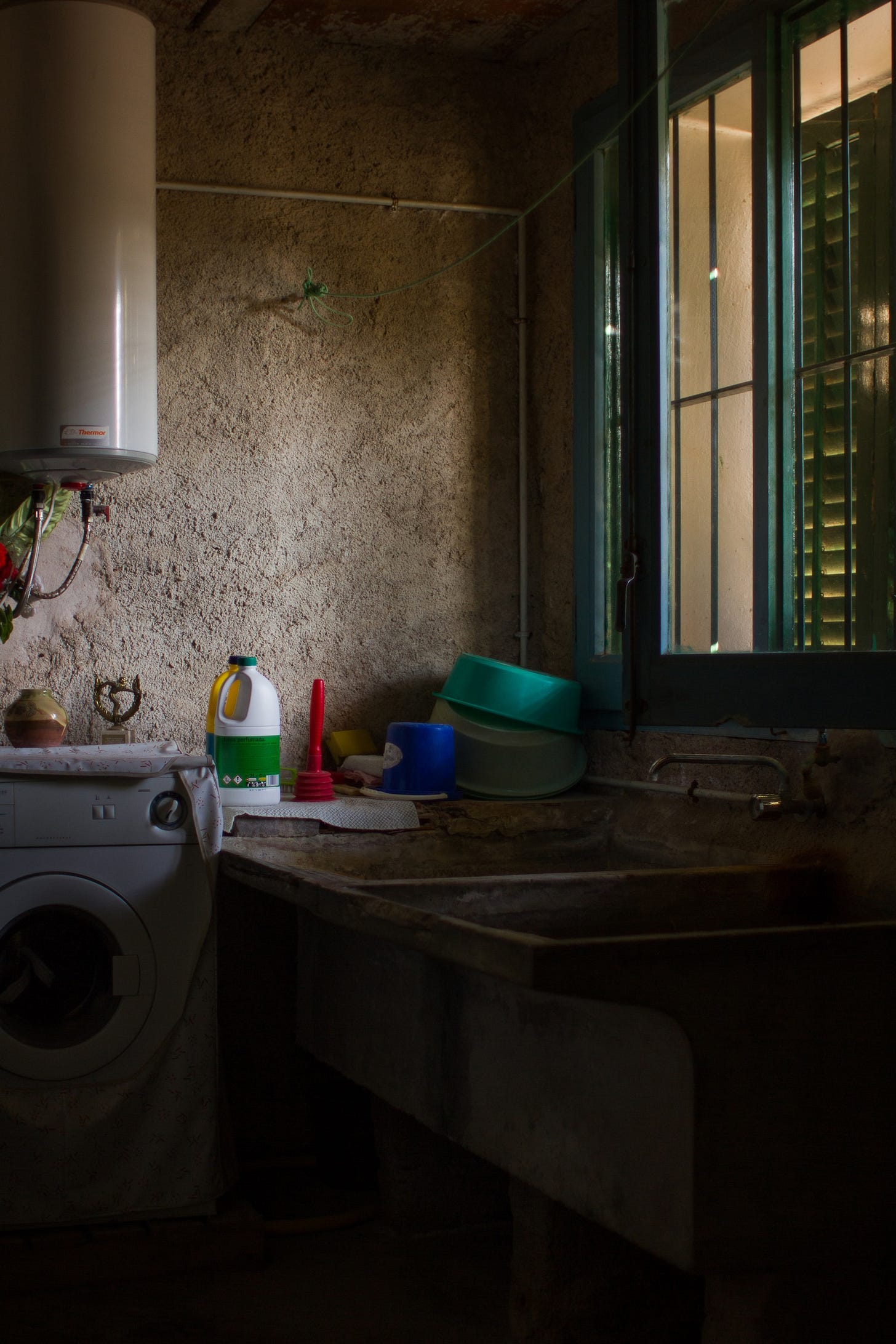Dark laundry room, large sink, washer
