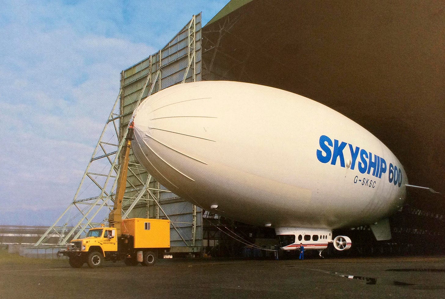 Airshipsonline : Airships : SkyShip 600