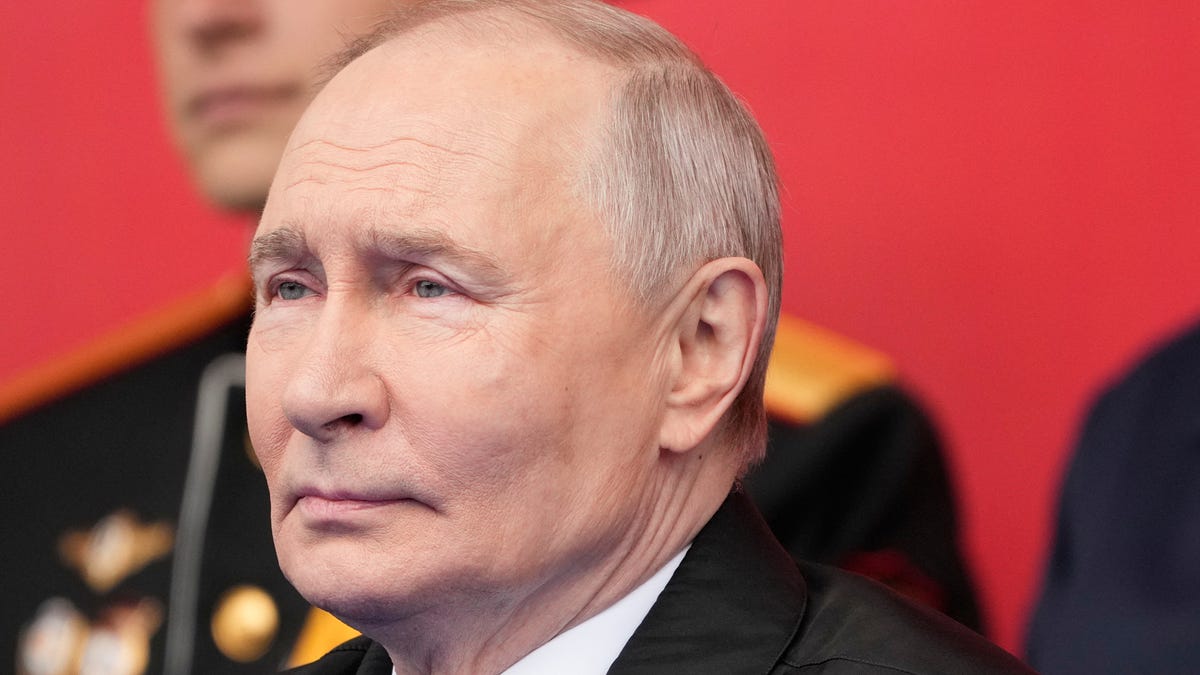 Putin’s Pathetic Parade