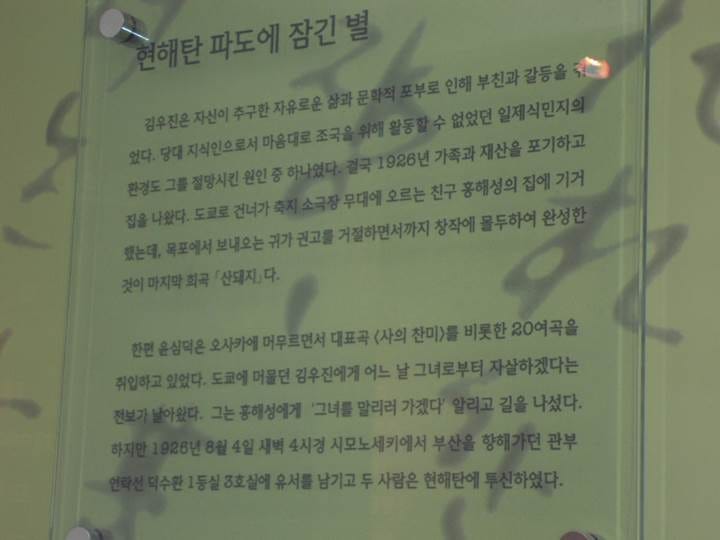 A close-up of a sign

AI-generated content may be incorrect.