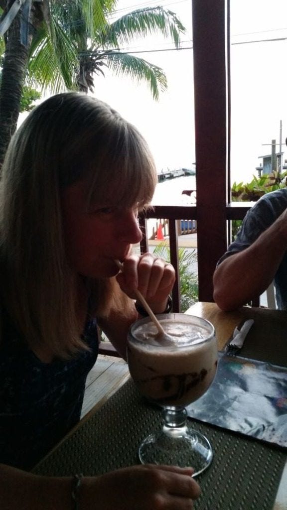 drinking monkey-la-la at the splash inn - one of the best bars in Roatan