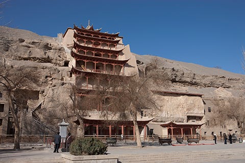 莫高窟九層樓外觀｜來源：Getty Research Institute / Dunhuang Academy