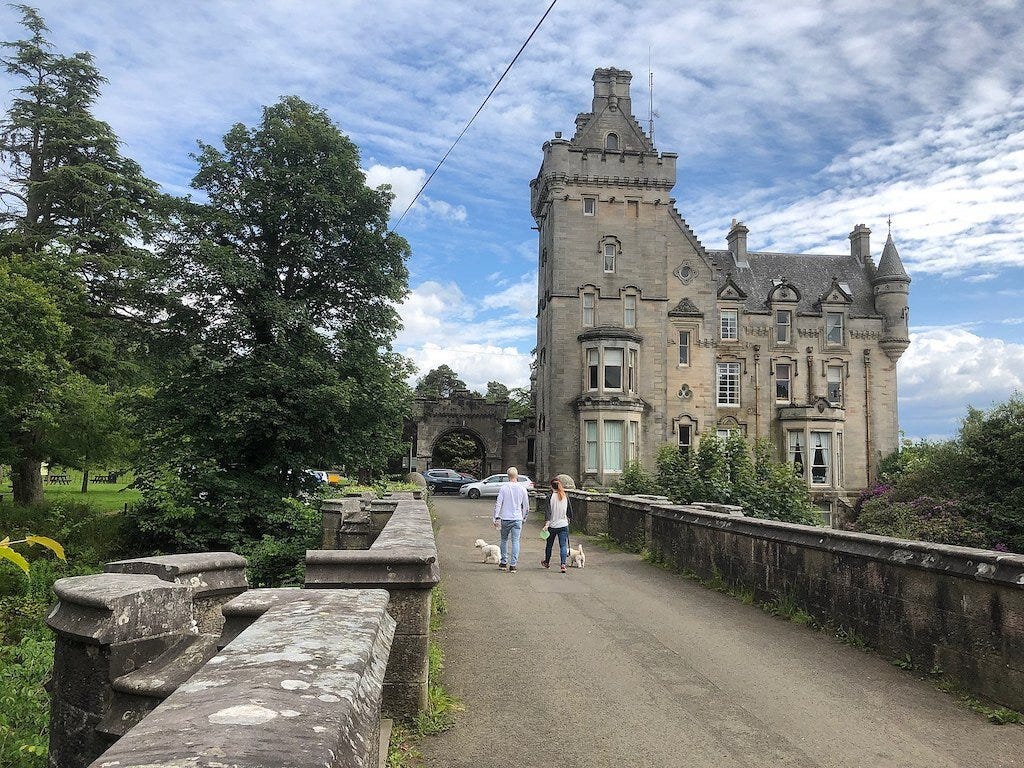 Overtoun Bridge leading up to the Overtoun House. Overtoun Bridge leading up to the Overtoun House.