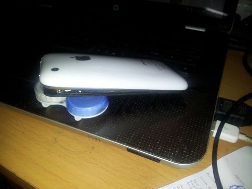 Ok iPhone battery swelled up to such an extent that LCD popped out of the case Ok iPhone battery swelled up to such an extent that LCD popped out of the case