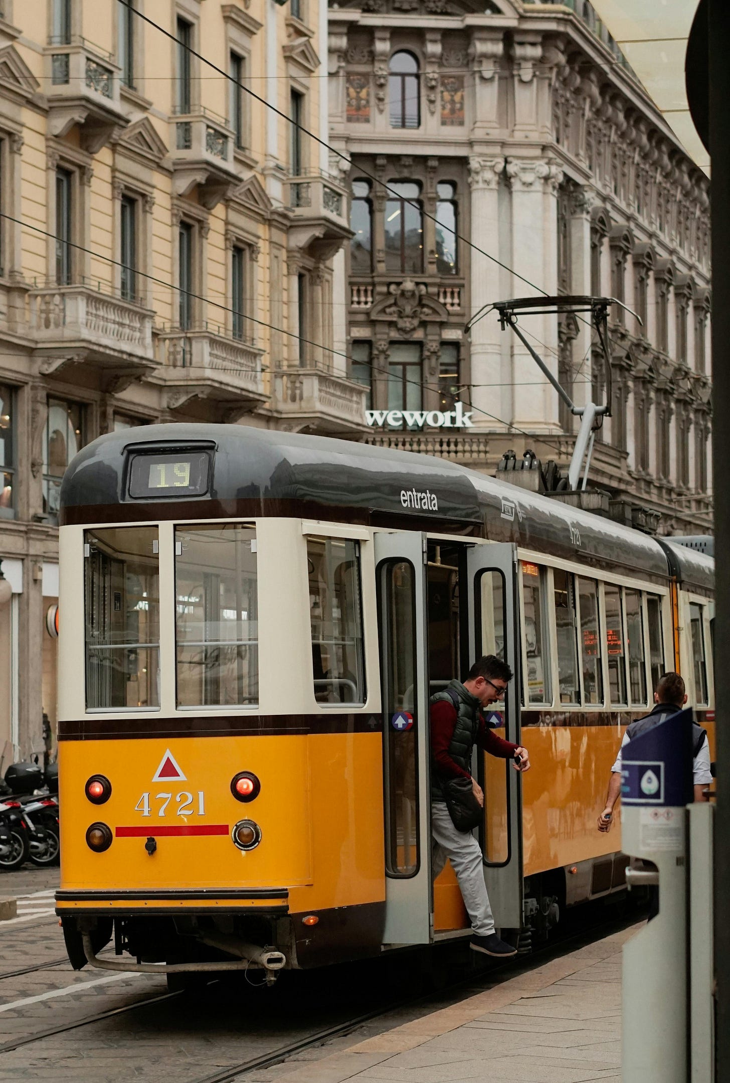 A yellow and black trolley train on a city street · Free Stock Photo