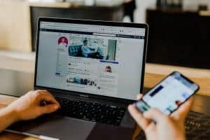 La próxima red social deberá llenar el hueco dejado por otras como Facebook, que ha perdido el liderazgo e influencia que tuvo en otra época. Foto de Austin Distel en Unsplash