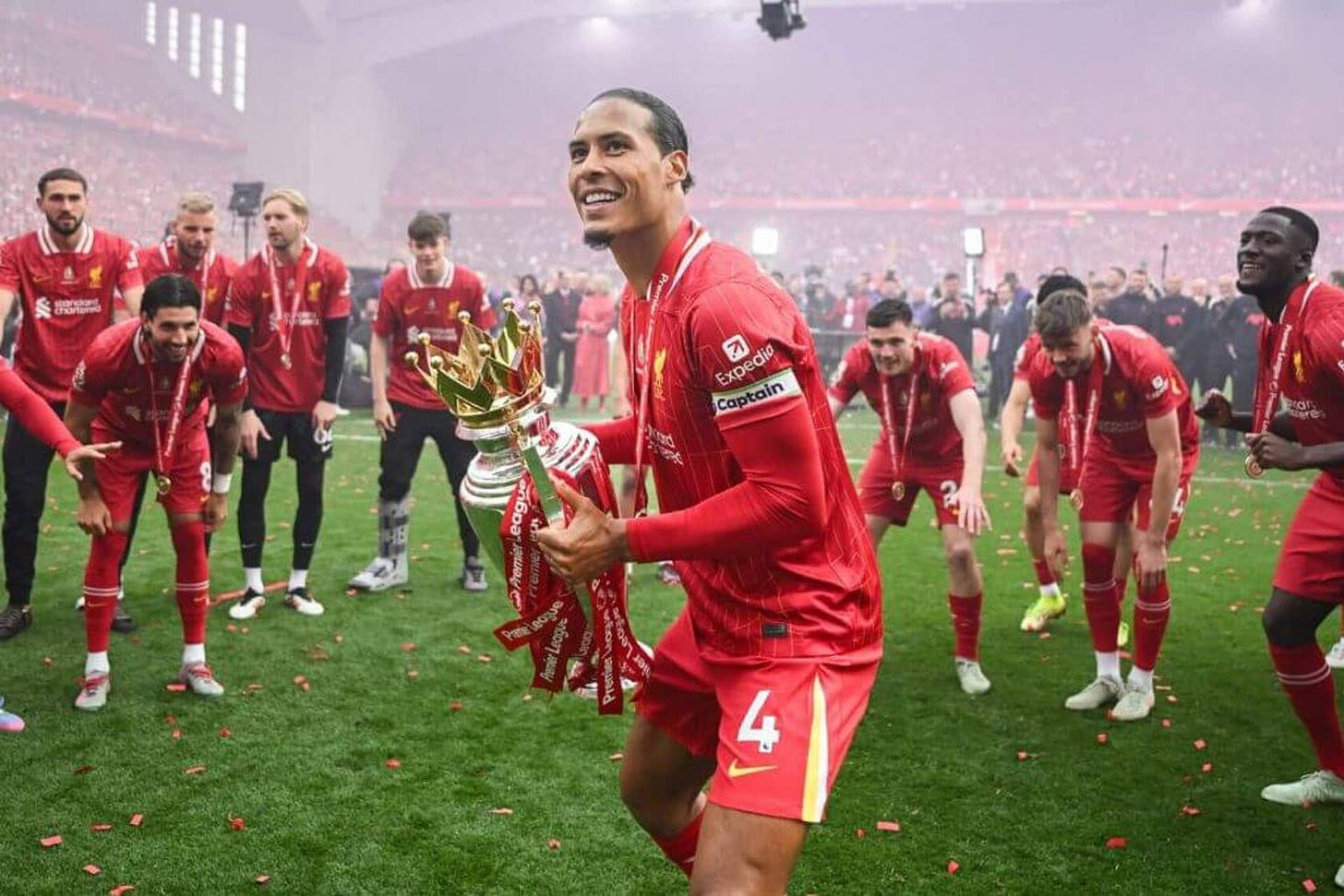 LIVERPOOL, ENGLAND - MAY 25: Virgil van Dijk of Liverpool lifts the trophy to the fans after the Premier League match between Liverpool FC and Crystal Palace FC at Anfield on May 25, 2025 in Liverpool, England. (Photo by Michael Regan/Getty Images/Getty Images For The Premier League) LIVERPOOL, ENGLAND - MAY 25: Virgil van Dijk of Liverpool lifts the trophy to the fans after the Premier League match between Liverpool FC and Crystal Palace FC at Anfield on May 25, 2025 in Liverpool, England. (Photo by Michael Regan/Getty Images/Getty Images For The Premier League)
