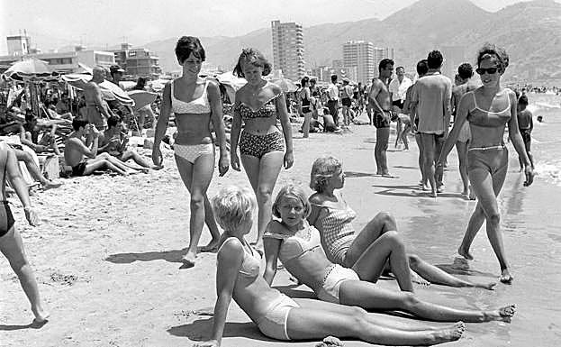 65 años de bikini en Benidorm | Diario Sur