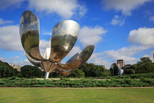 Floralis Genérica, antes y después del temporal