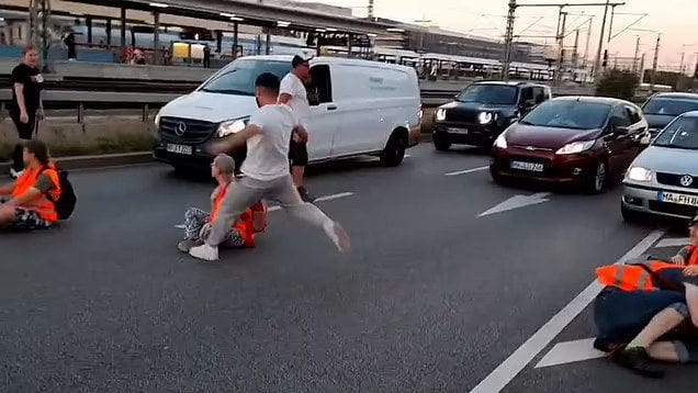 A person running on the road

AI-generated content may be incorrect.