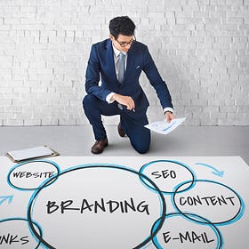 Dal palco di Sanremo al Tribunale di Roma: il marchio torna al centro di tutto