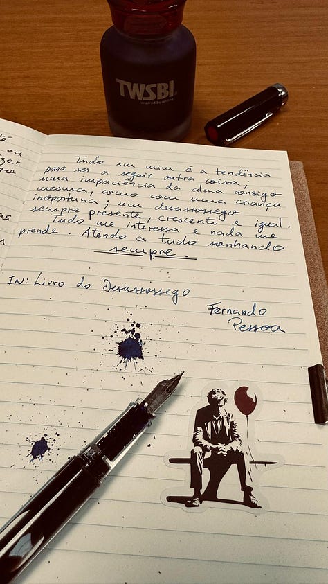 Estou convencido de que as canetas e o papel me trouxeram uma conexão parcialmente perdida entre os meus pensamentos e a linguagem, a elaboração do texto.