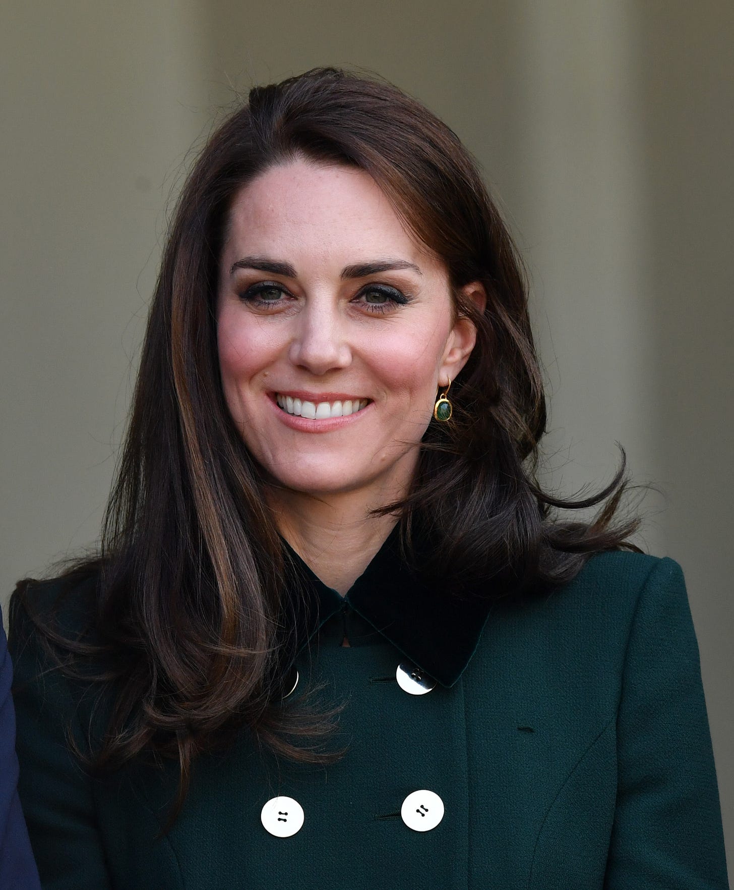 kate middleton wearing her green monica vinader earrings
