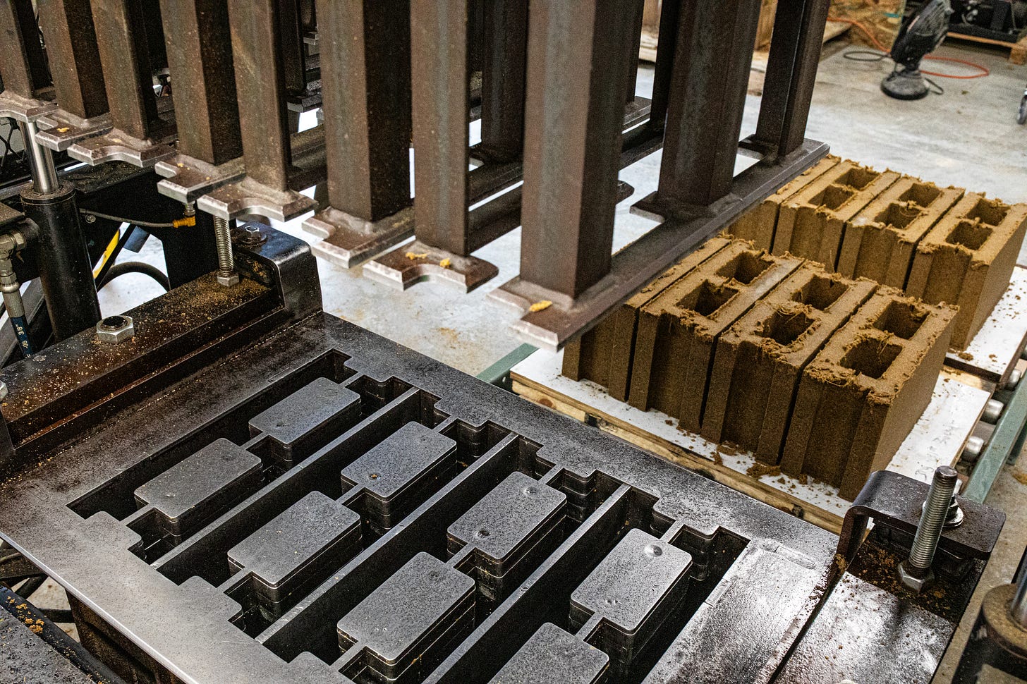 Is it Possible to Grow Cement? Prometheus Materials and the Transformation  of Concrete | ArchDaily