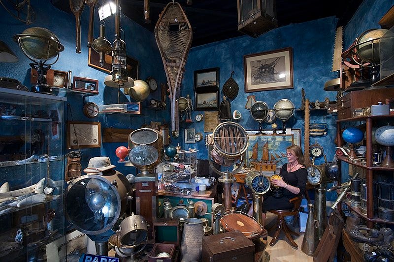 Vintage travel gear seller in Paris by Jorge Royan on Wikipedia