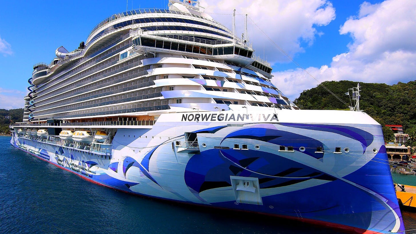 Norwegian Viva docked in Roatan, Honduras. Image: Larry D. Moore via Wikimedia Commons