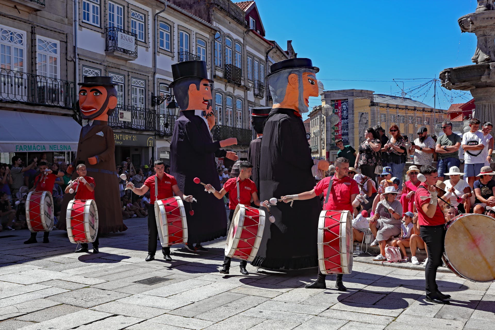 Gigantones and Cabeçudos - by Port and Sardines