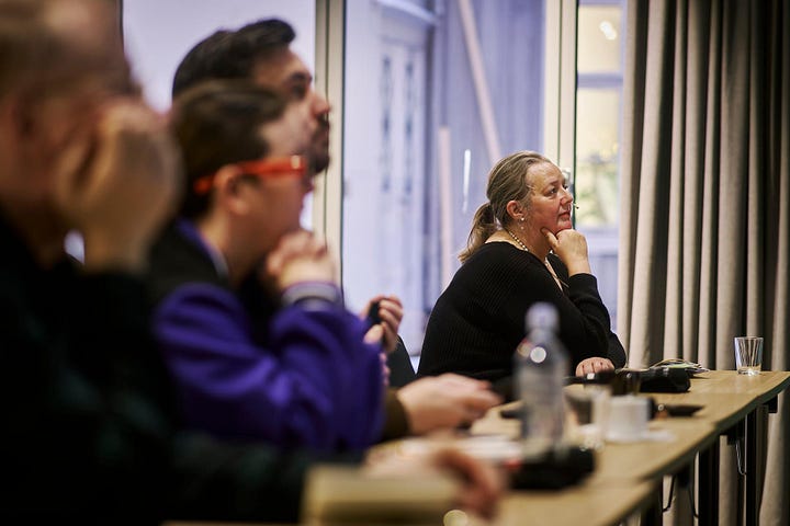 Pictures of participants and game developers at the event.
