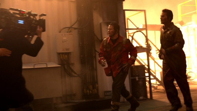 deepwater horizon mark wahlberg explodes on men deepwater horizon mark wahlberg explodes on men