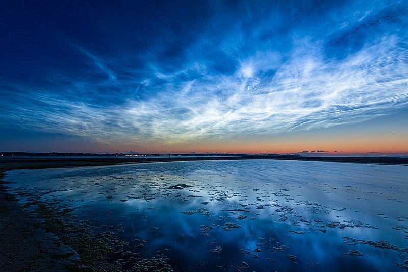 File:Noctilucent-clouds-msu-6817.jpg