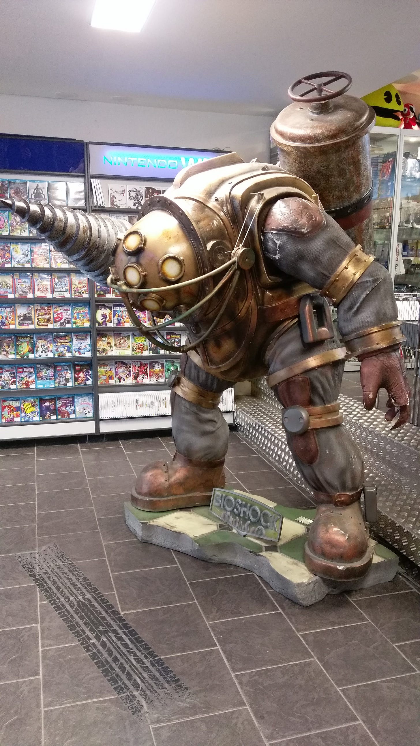 r/Bioshock - Awesome life-size Big Daddy from a local shop