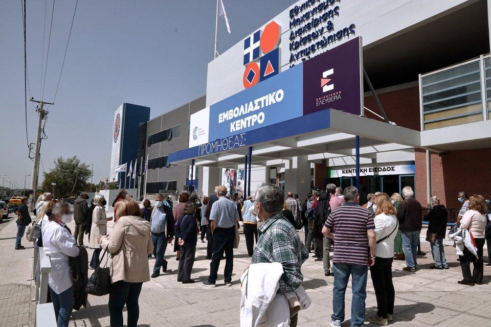 Φρενίτιδα για εμβολιασμό -Απίστευτες εικόνες στο εμβολιαστικό κέντρο «Προμηθέας», στο Μαρούσι - iefimerida.gr Φρενίτιδα για εμβολιασμό -Απίστευτες εικόνες στο εμβολιαστικό κέντρο «Προμηθέας», στο Μαρούσι - iefimerida.gr